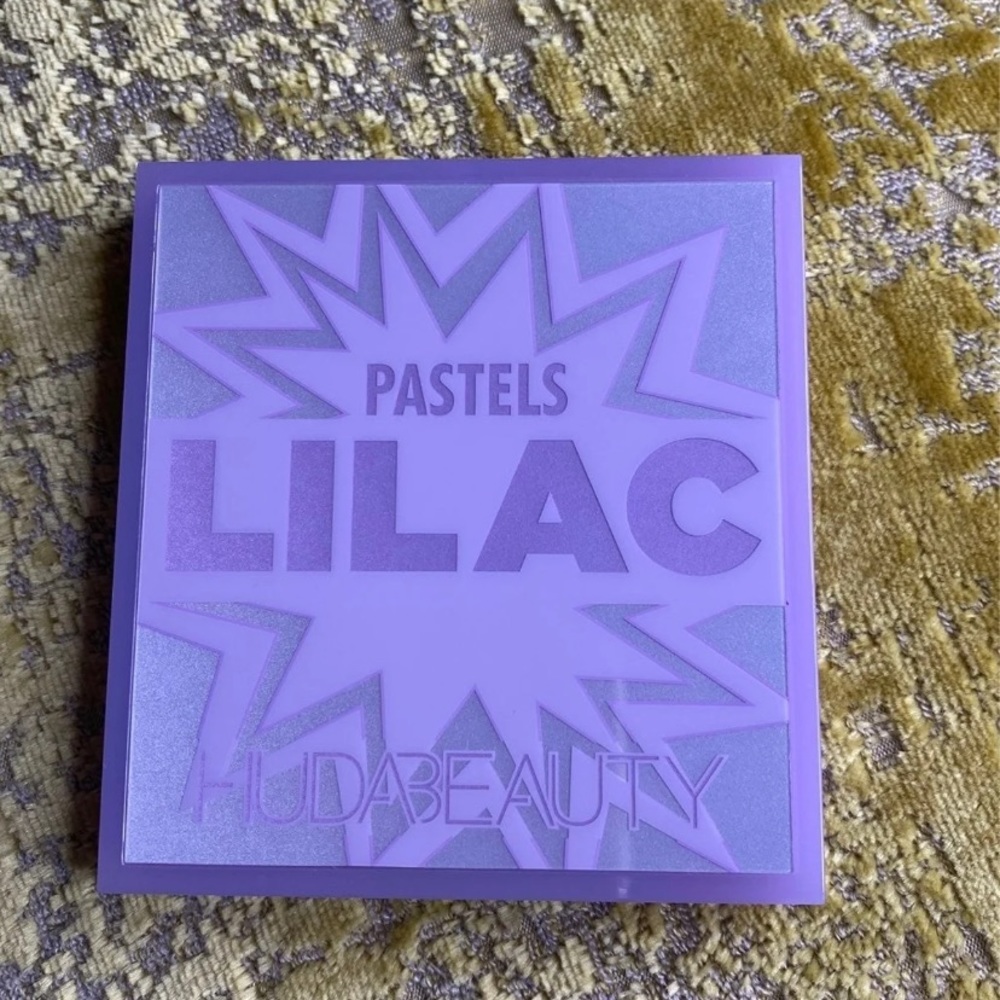 HUDA BEAUTY PASTELS LILAC PALLETE